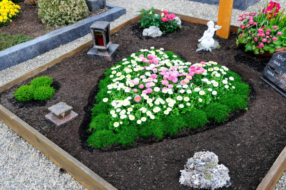Grabgestaltung und Pflege Blumen Baumann